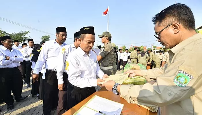 SimulasiCAT.ID - Pemkab Pasuruan Berhasil Menyerahkan 620 SK Pengangkatan PPPK Waktu dan 35 SK Pensiun TMT 1 Januari 2026